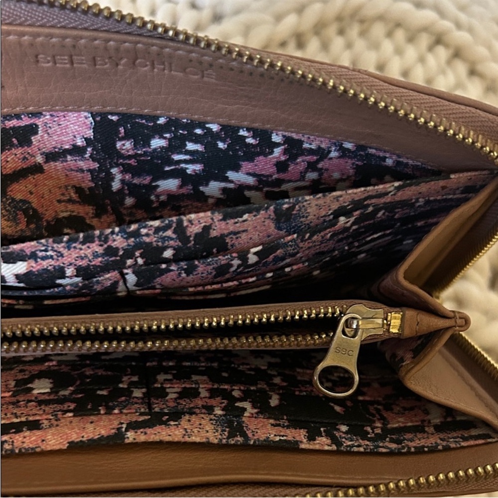 Prada Key Holder & Chloe Wallet Bundle - Picture 15 of 16